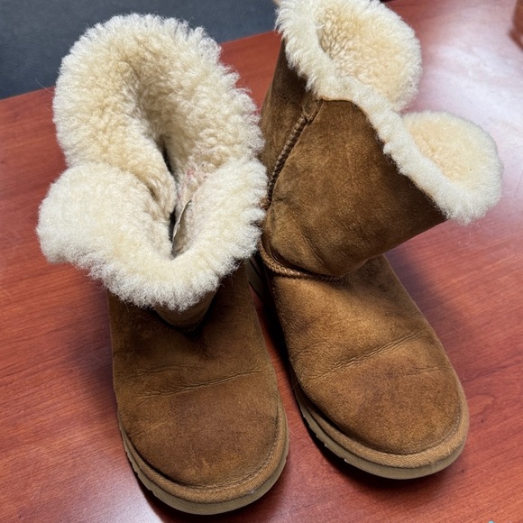 Ugg Bailey button boots size 6 // 081519 - Picture 1 of 4